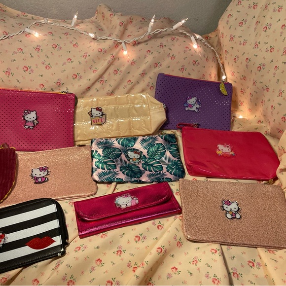 🎀Hello Kitty Bundle of Purses🎀 - Picture 6 of 7